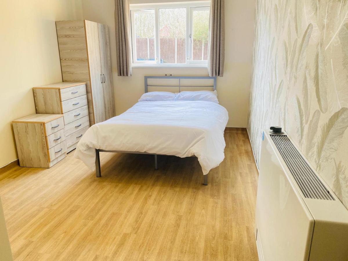 En-Suites Rooms In Northampton Moulton  外观 照片